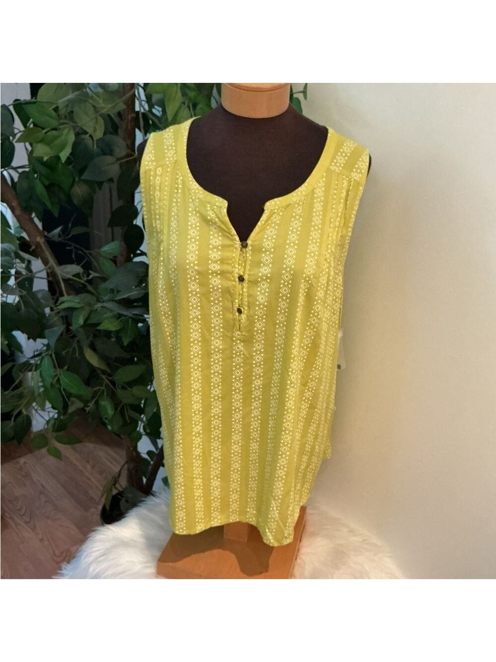 SONOMA Women's Yellowish green White patterned Tank Top Size XXL NWT - Picture 2 of 12